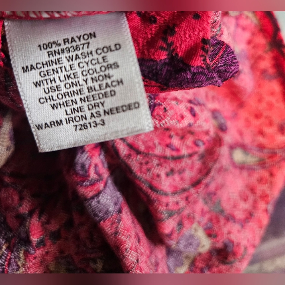 🩷💚Liz Claiborne Womans Key Hole Neckline Top Size L Reddish/Pink Multi🩵💜 - Picture 2 of 7